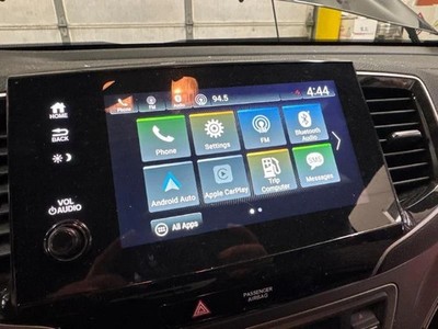 2019-2023 Honda Pilot/Passport Dash Mounted Radio Receiver Info Screen OEM