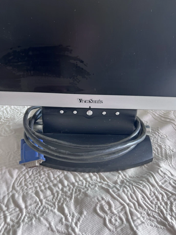 ViewSonic VA721 LCD Desktop PC Computer Monitor Sz 17” - Image 2 of 4