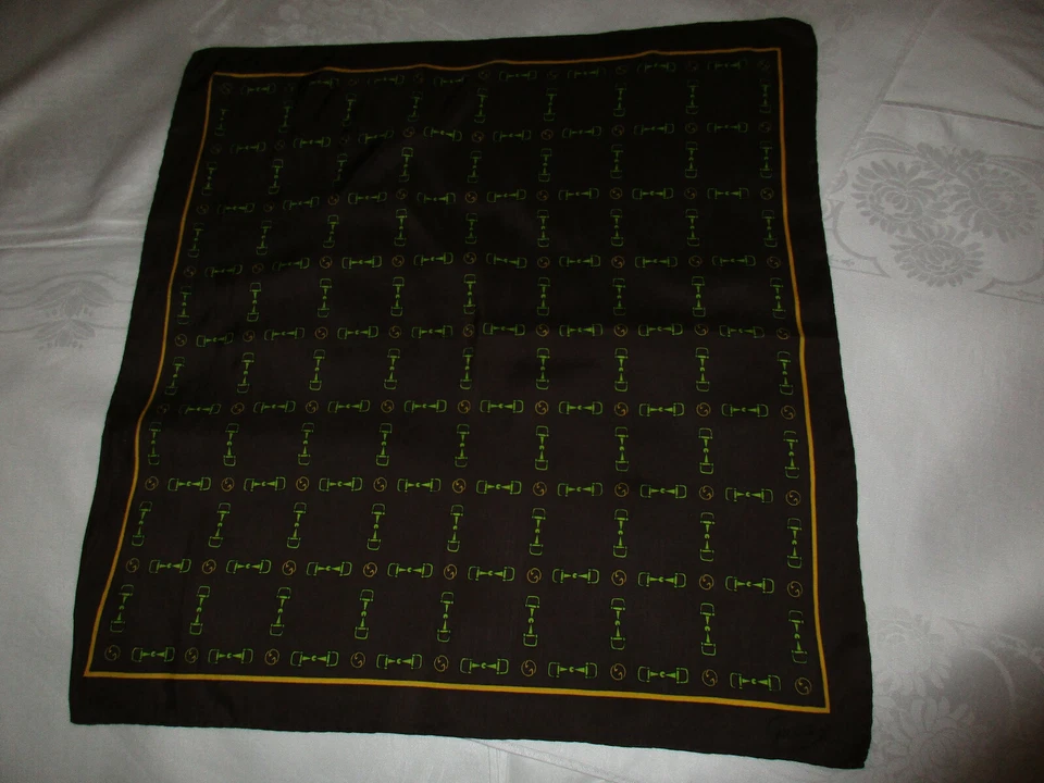 Raro GUCCI De Colección Auténtico Bufanda Seda ITALIA Coco Marrón Excelente 26 x26" Foto 2 de 4