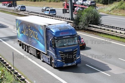 LKW Foto Iveco S-Way Kühlsattelauflieger Italien blau La Fenice; PALMIGIA #l4tr
