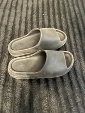 Yeezy Slide Onyx Size 10