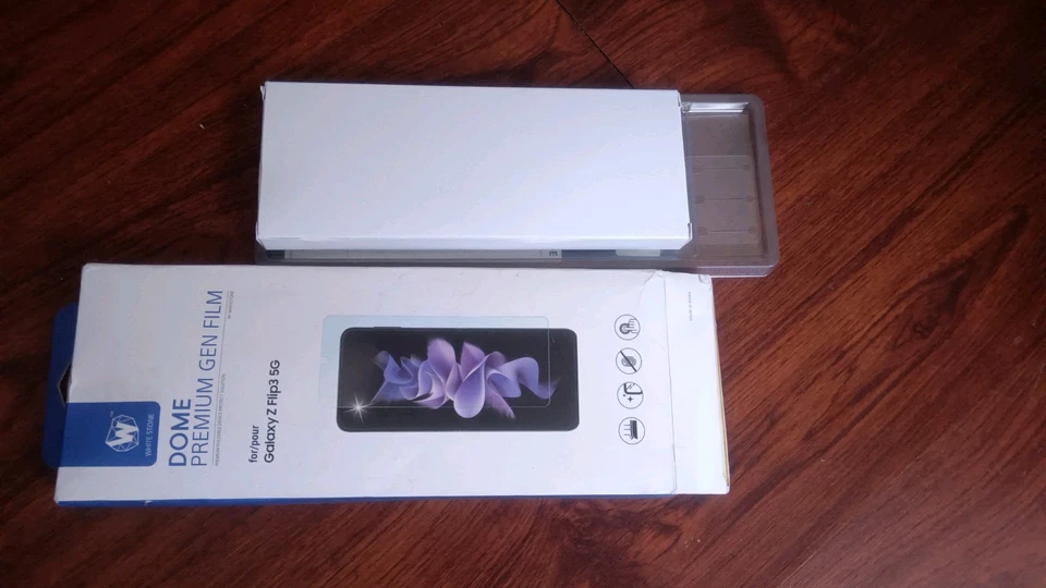 Película protectora de pantalla White Stone Galaxy Z Flip3 5G para mascotas Foto 3 de 4