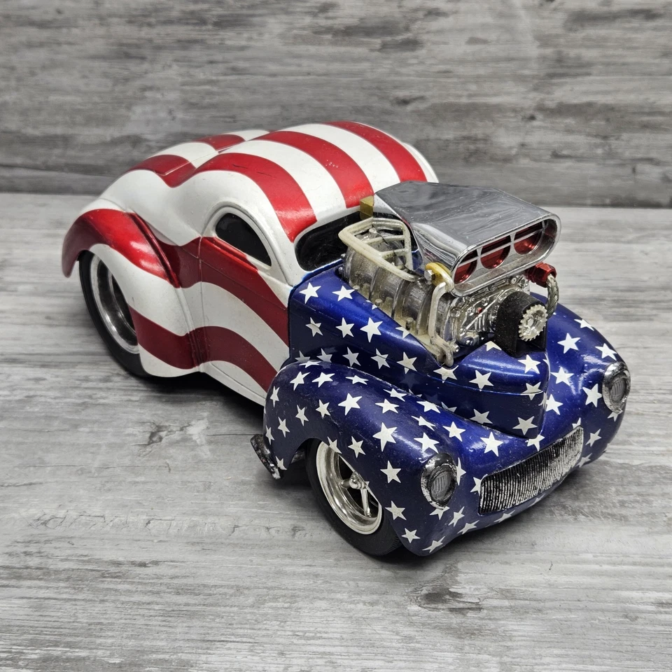 1941 Willys Coupe 1/18 Muscle Machines Diecast Car Model Car Toy Car USA Flag - Image 2 of 4