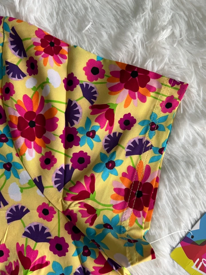 Koi French Bull Scrub Top Women’s 2X Yellow Lulu Gerbera’s Daisy Nursing Medical - Image 4 of 4