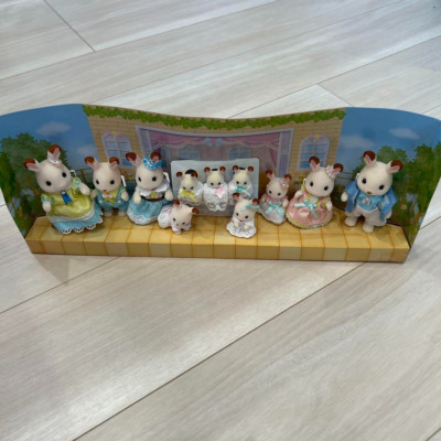 Sylvanian Families Chocolate Rabbit Family Celebration Set Calico No box