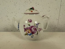 Vtg 1985 Victoria & Albert Museum Franklin Mint Porcelain Mennecy Mini Teapot