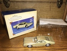 1966 Oldsmobile Toronado Coupe GM Classic 14 2004 Hallmark Ornament