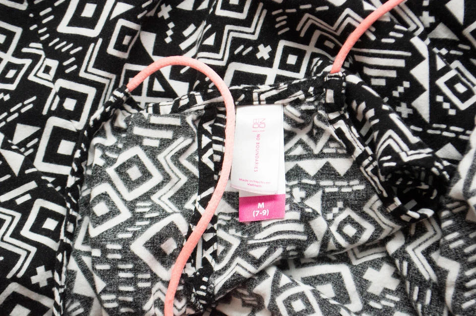 No Boundaries Camisole Medium 7-9 Sleeveless Top w/ Pink Straps - Image 3 of 3