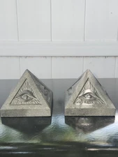 Evil eye Shungite pyramid! 70.5mm wide, 7.2 ounces