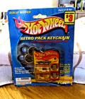 Hot Wheels Retro Race Keychain SEALED with Mini REDLINE Cars 2001