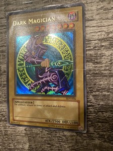 Yugioh Dark Magician SDY-006 Ultra Rare NM