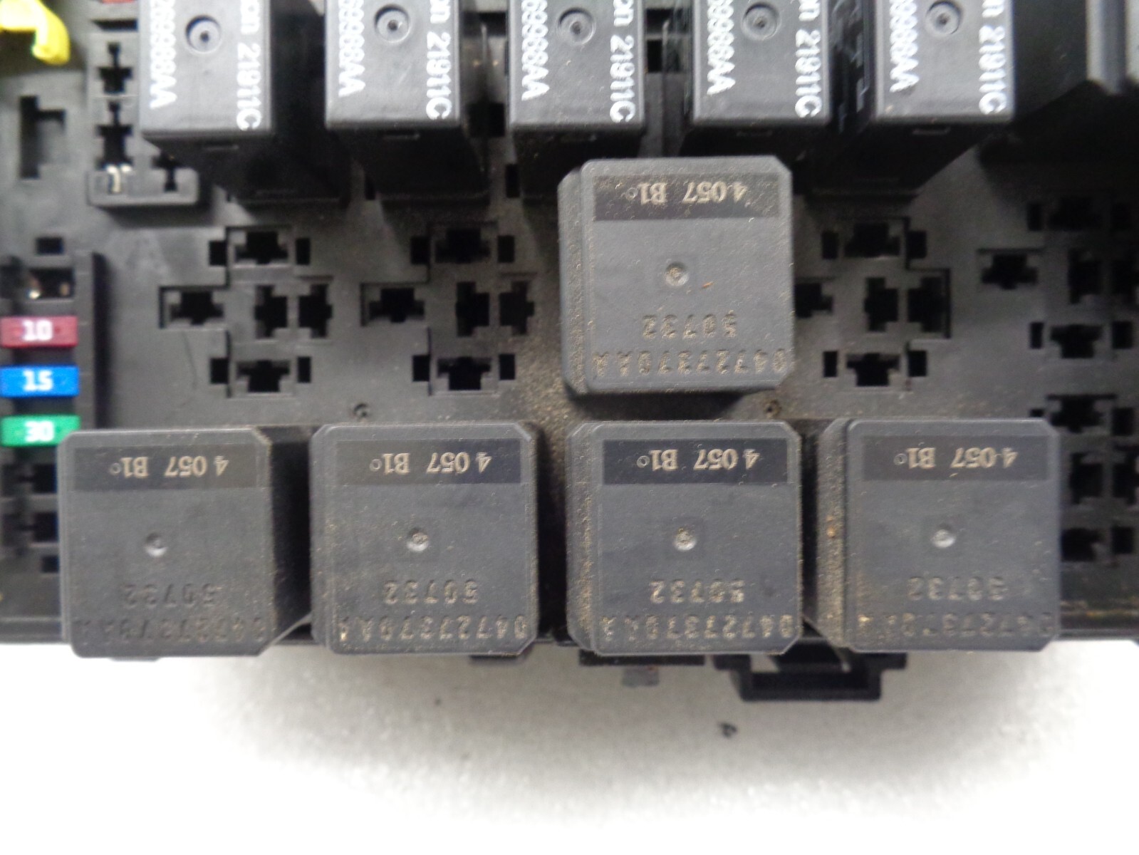2014-2017 Maserati Ghibli Engine Fuse Box Battery Relay Assembly OEM AK2402115
