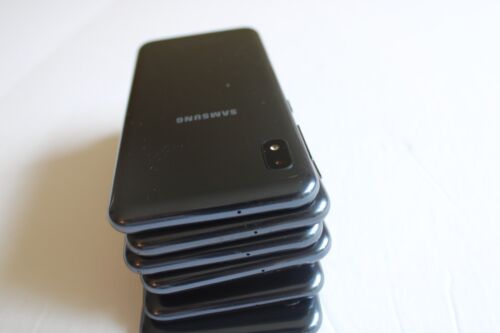 Lot of 7  Used Samsung Galaxy A10e Mixed Carrier 32 GB for re-sale and parts - Afbeelding 1 van 11