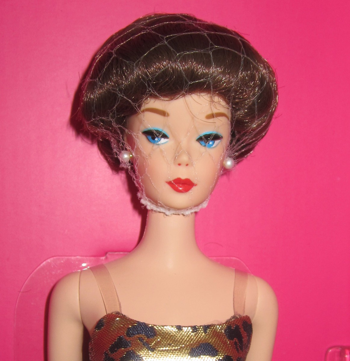 Silkstone Barbie Repro 1961 Brownette Bubble Cut with gold navy