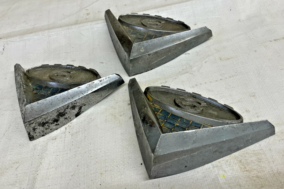 1960 - 1966 年吉姆西皮卡挡泥板徽章卡车装饰徽章装饰成型 — 第 3/4 张图片