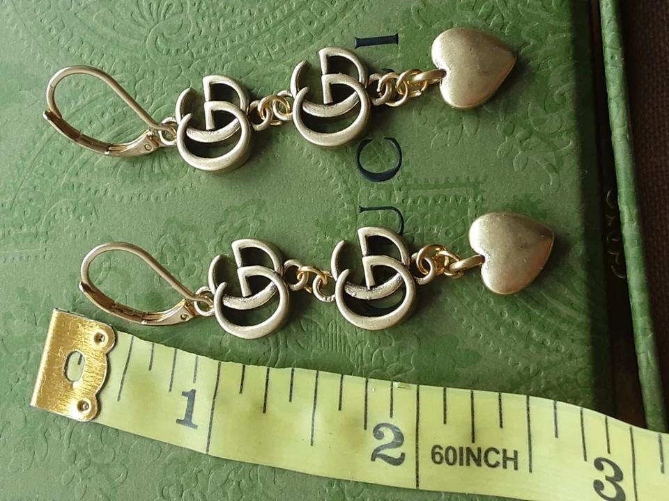Pendientes Gucci Dijes Metal Logo GG Corazones 2.5 pulgadas Foto 2 de 4