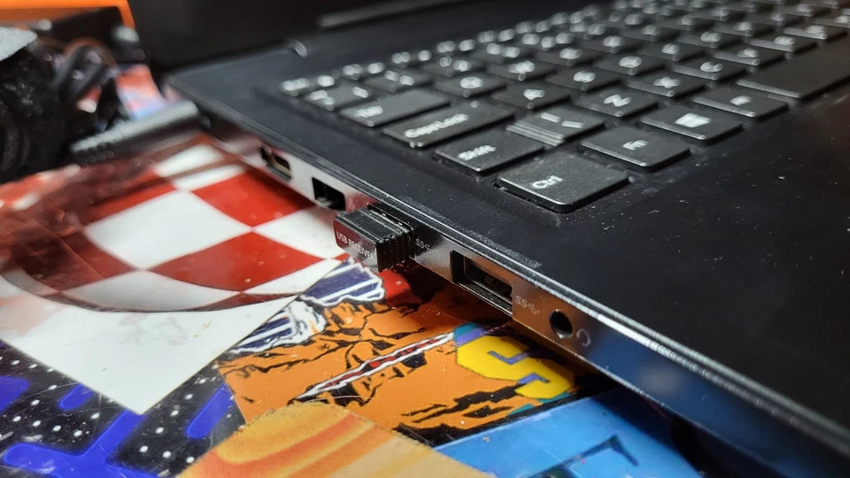 Dell Inspiron 5570 15,6 Zoll Laptop, Win 11, 240gb SSD, 8GB Ram, Pentium 4415U - Bild 3 von 4