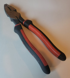 Southwire Tools SCP9  9" High-Leverage Side Cutting Pliers Comfort Grip Handles