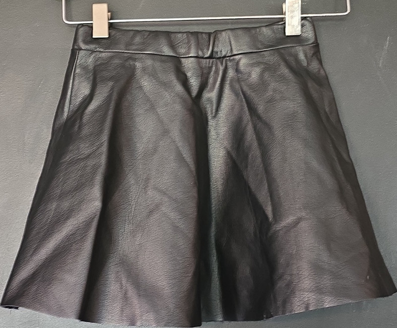 H&M Black Faux Leather A-Line Short Skirt Zipper Accent Lined Size US 7