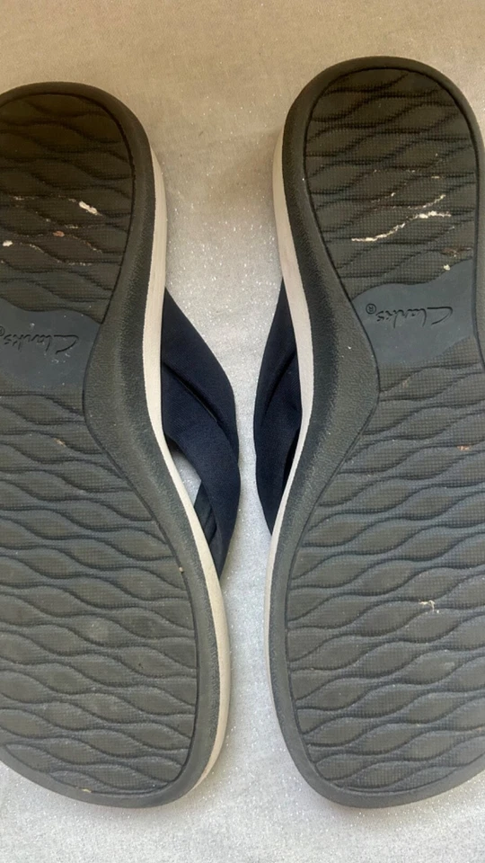 Clarks Cloud Steppers Black Thong Slip On Comfort Flip Flops shoe Sandals sz 10 - Image 2 of 4