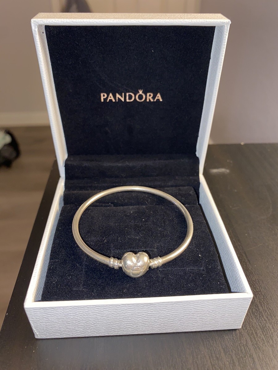 Final Sale - Pandora Radiating Heart Clasp Bangle Bracelet  🍀Pandora Moments Heart Clasp Bangle 7.5 in main image 1