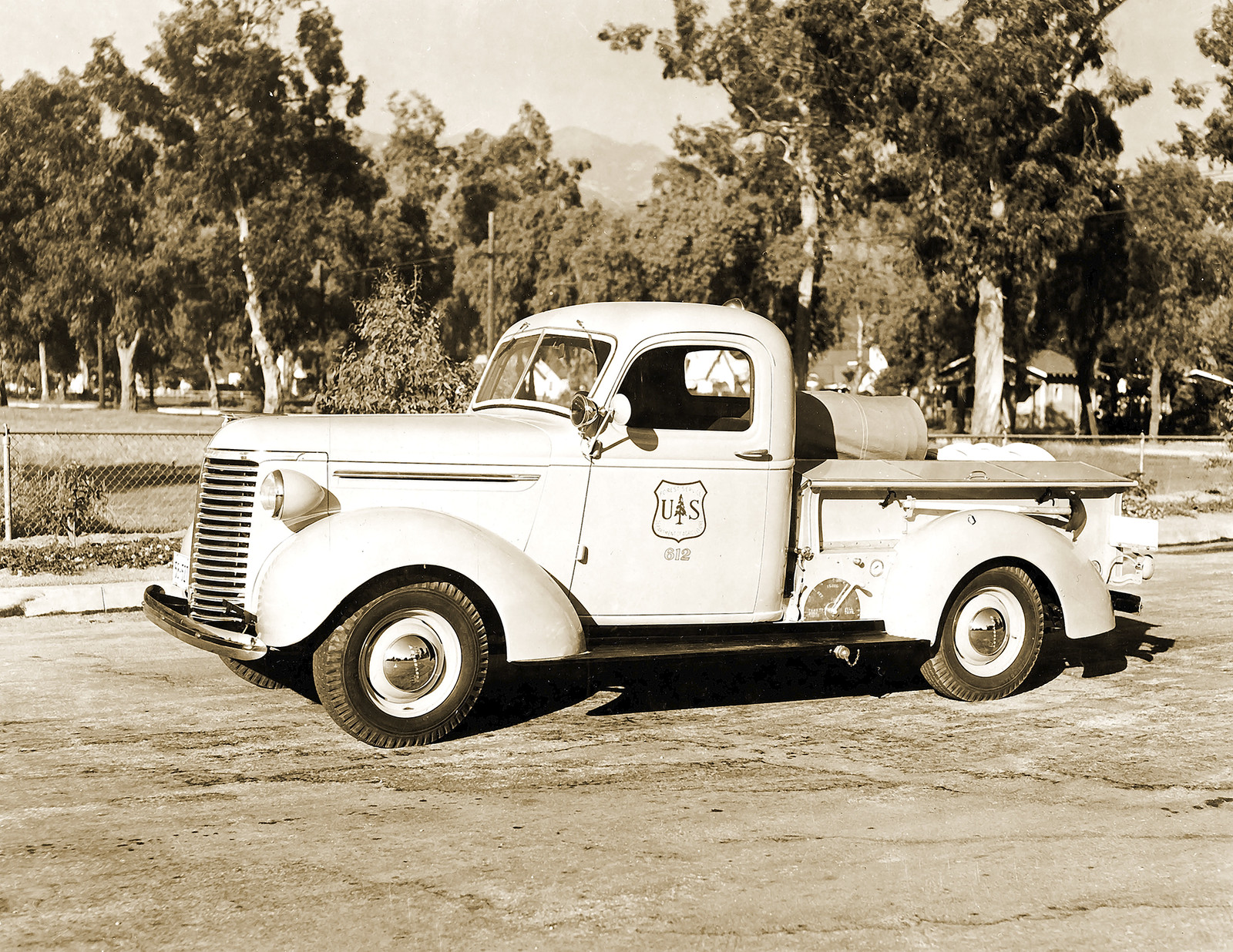 1939 US Forest Service Pickup Tanker, CA Old Photo 8.5