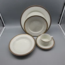 Mikasa Fine China Ebony Circle Service for Four - 20pc Set