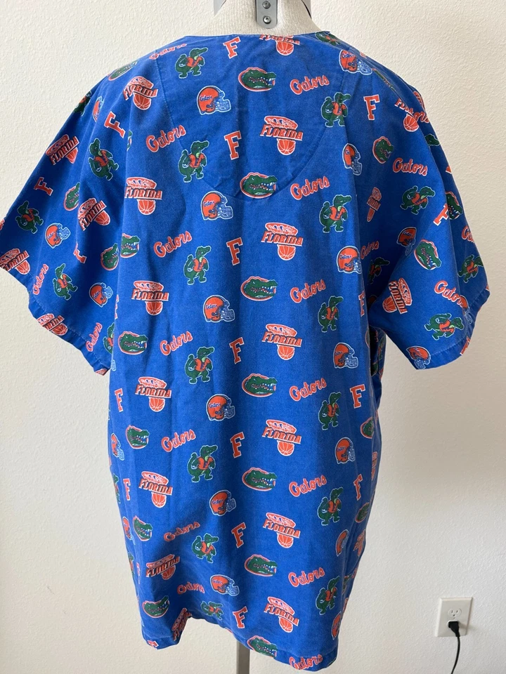 Florida Gators Scrubs size L Dudz short sleeve V neck 1 pocket - Image 3 of 4