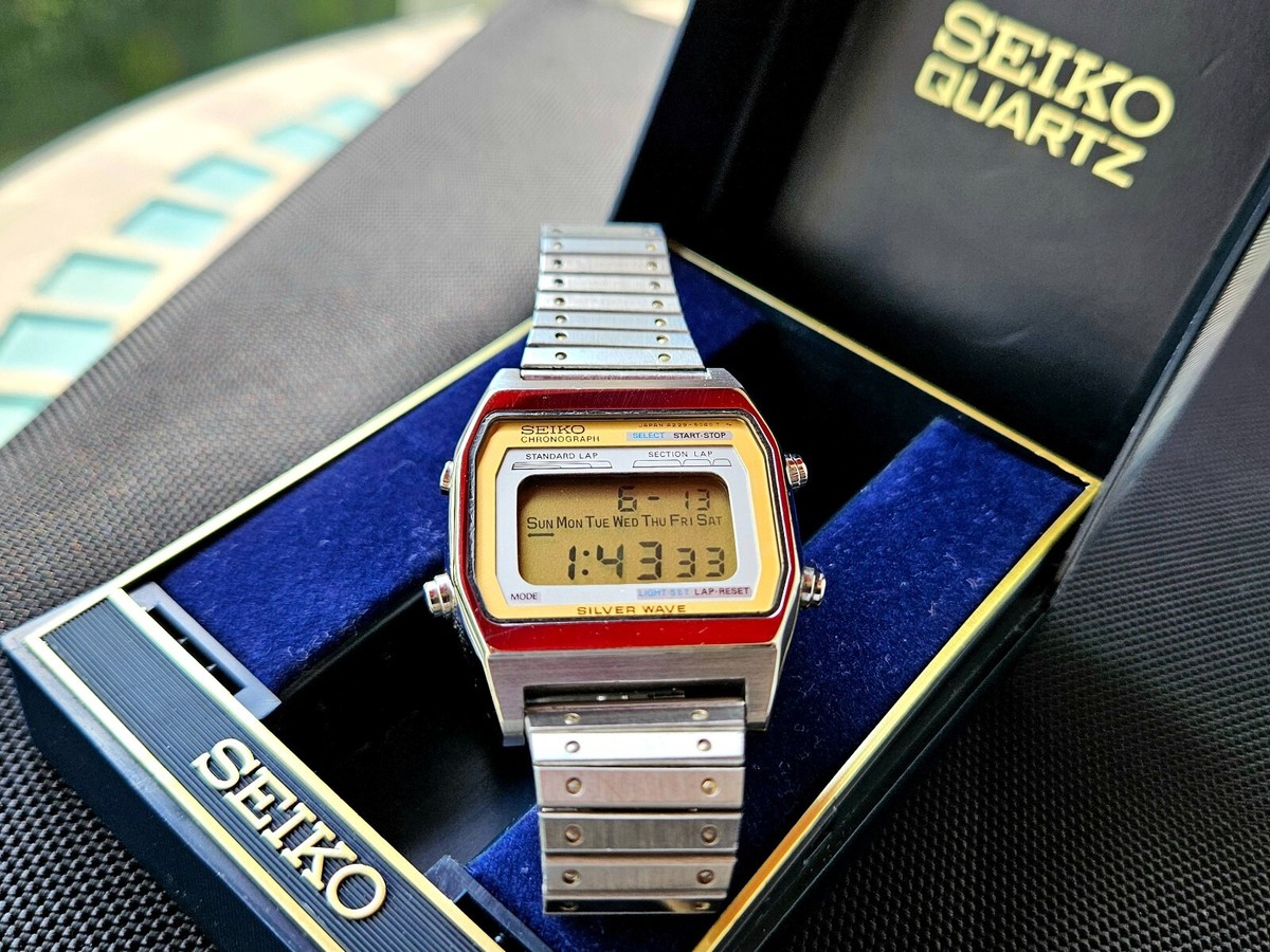vintage Seiko Digital Silver Wave Chronograph A229-5020 gold dial