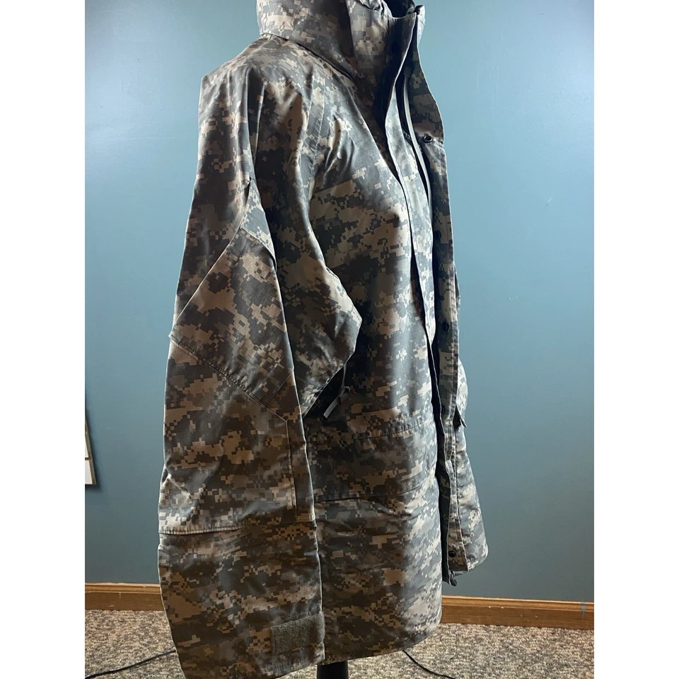 US Military Gen III ECWCS Cold Weather Camo Parka Jacket GORE-TEX Mens - Image 3 of 4