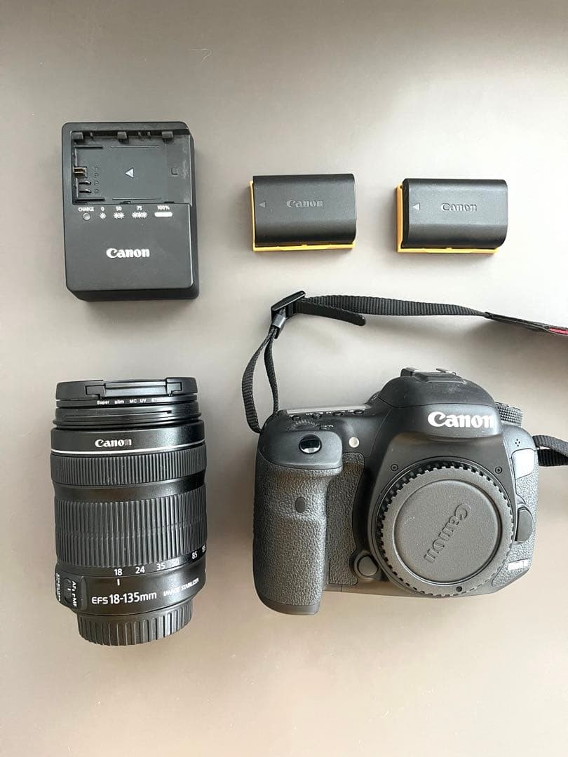 t*o様 【週末限定】CanonEOS 7D Mark II+EF-S 18-1 Amazon.com : Canon EOS 7D Mark II DSLR Camera with 18-135mm f/3.5