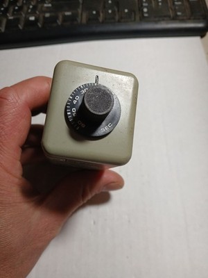 EAGLE SIGNAL TIME DELAY RELAY 5 - 60 SECOND 1 MINUTE 120V AC DC 10A M80 CG914A3
