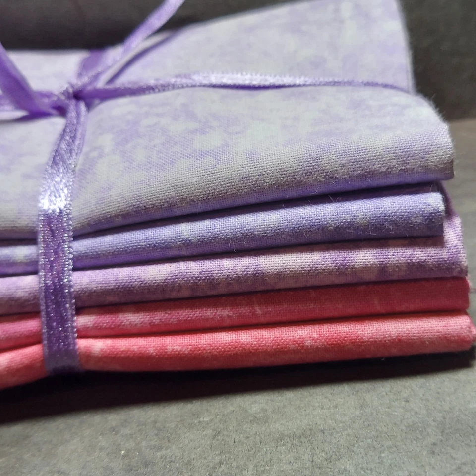 5 Fat Quarters. Pinks. 100% Cotton. 18 X 22 Inches - Image 2 of 3