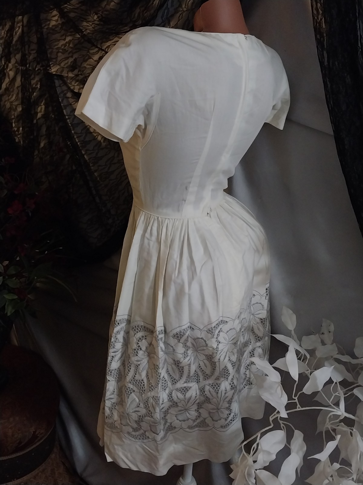 VTG 50'S LINEN LACE DOILY CUTWORK ROCKABILLY HOUSEWIFE FARMHOUSE COTTAGE DRESS P