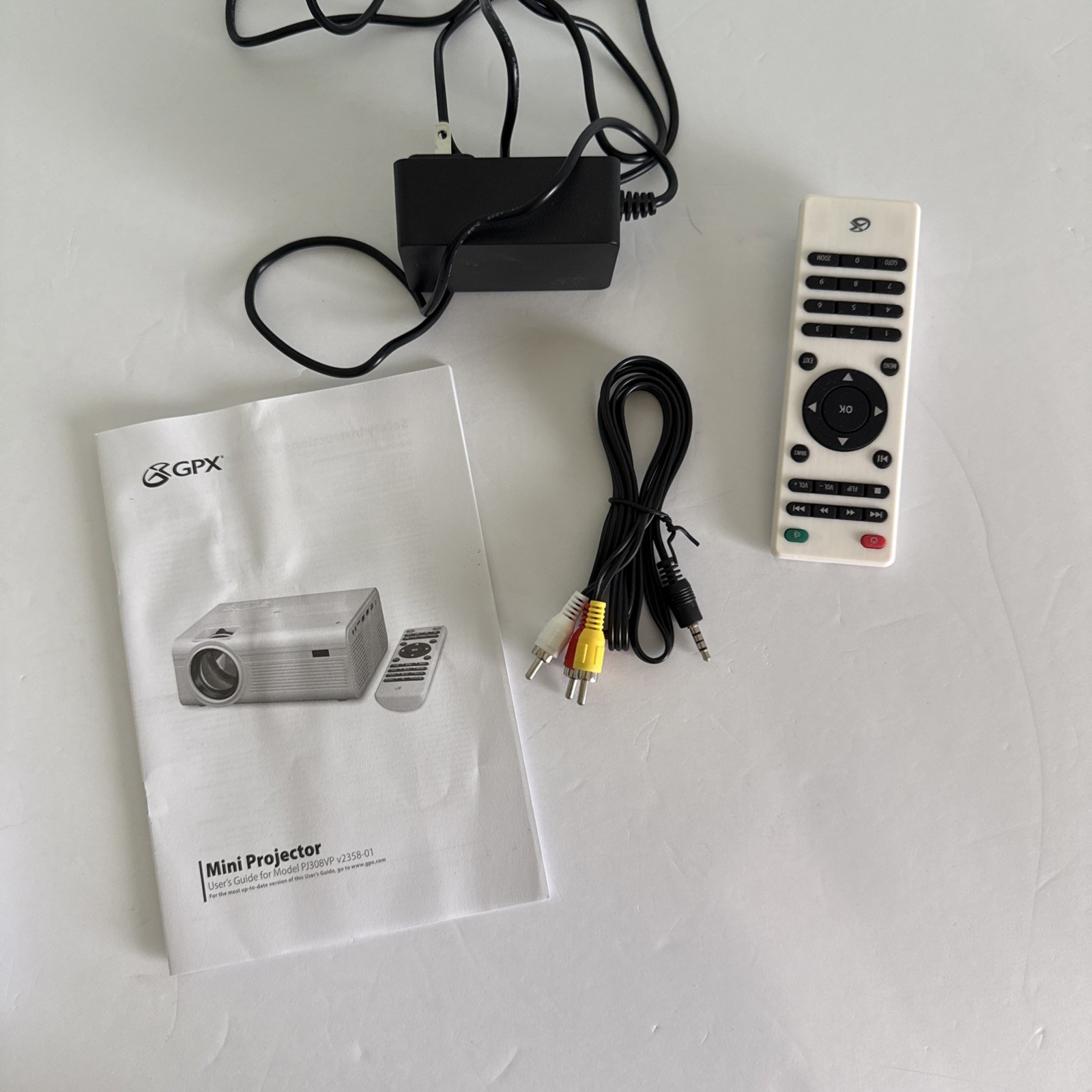 GPX Projector With Bluetooth 120" Projection Screen