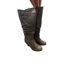 New, Never Worn ladies sz 8.5 Top Moda Tall Taupe Boots with Short Heel