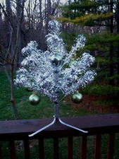 VTG DELICATE 2 FT PRETTY RETRO SILVER REGAL  METAL POLE ALUMINUM XMAS TREE #702