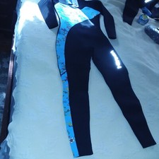 NWT Hevto Women  s Size XS Wetsuit Floral Black