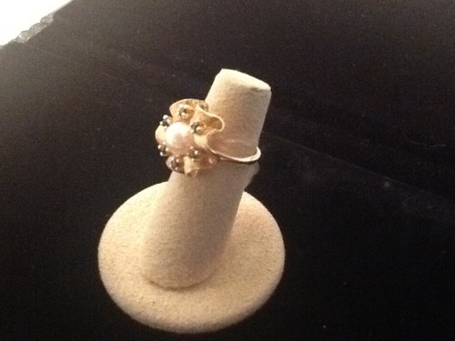 14k Yellow Gold Ring With A Cultured Pearl and Six Genuine Blue Sapphires - Picture 4 of 7