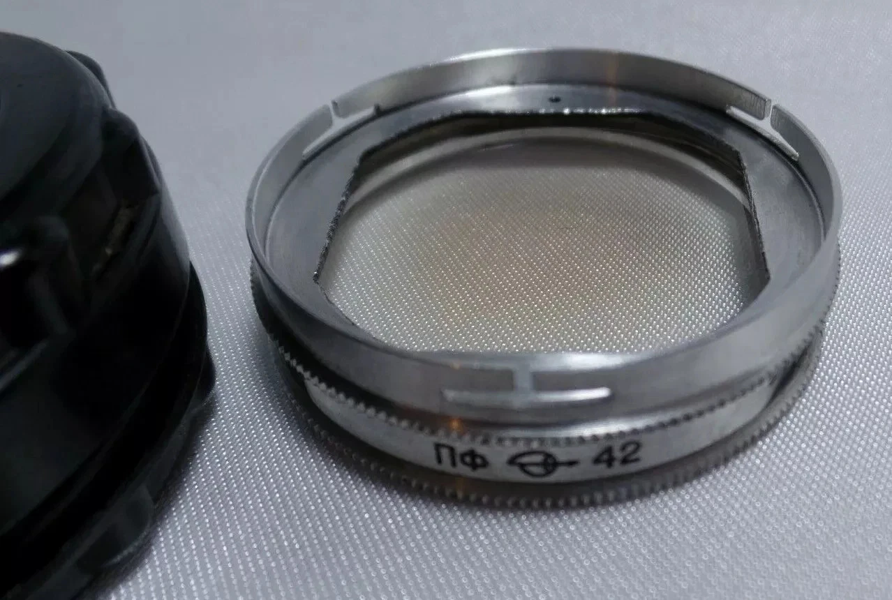 a Polarizing PF-42mm ZOMZ Vintage Polarizer Slip On Lens Light Filter 0665