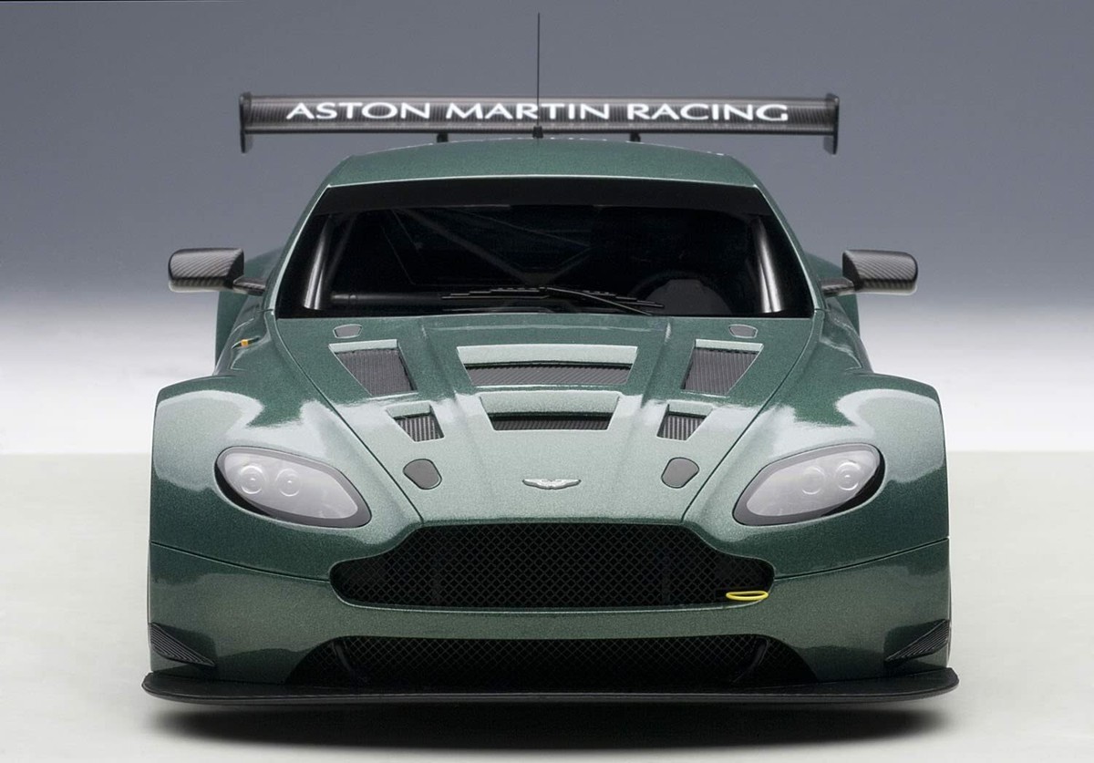 Finished product AUTOart 1/18 Aston Martin V12 Vantage GT3 Finished product AUTOart 1/18 Aston Martin V12 Vantage GT3