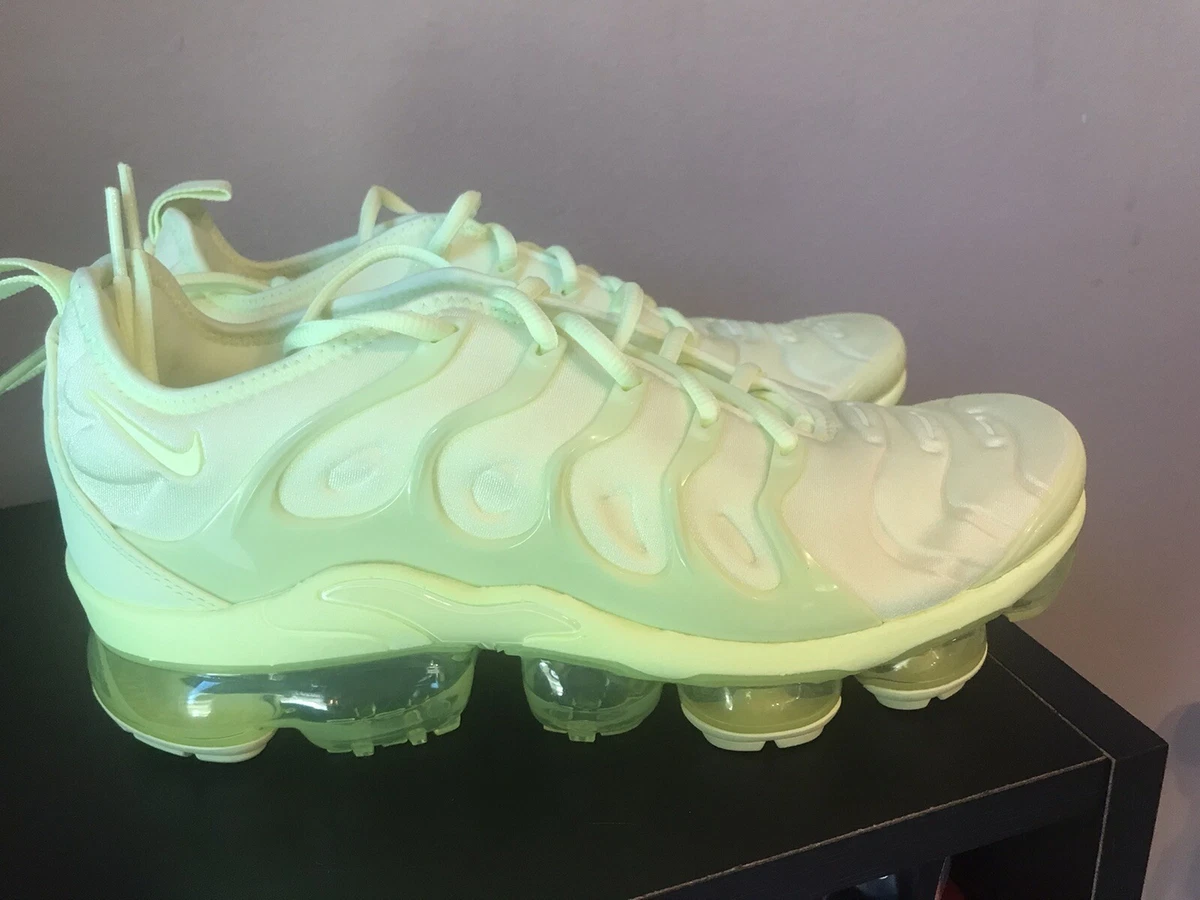 Vapormax plus on sale barely volt