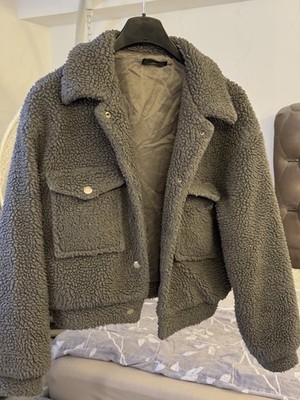 Graue Teddyjacke Kurzjacke Oversize Sherpa Plüschjacke mit Taschen