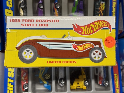 Hot Wheels 1933 Ford Roadster Street Rod Limited Edition Coin Bank 1:25 Scale - Picture 2 of 8