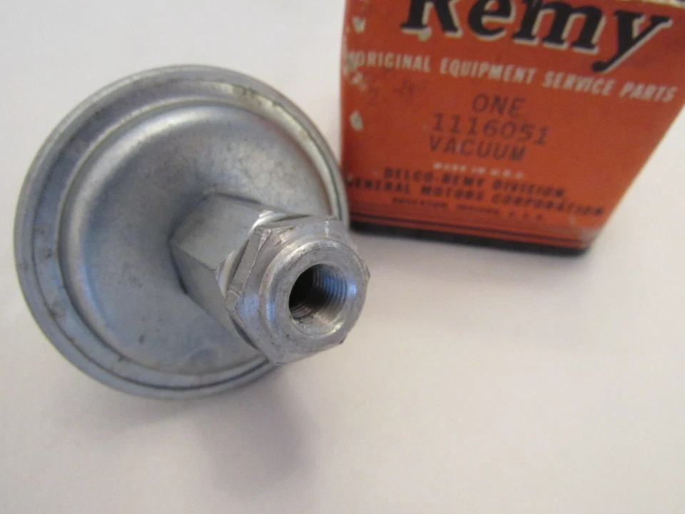 NOS 1937-52 Pontiac Deluxe 6 Torpedo P/6 Distributor Vaccuum Advance GM 1116051 - Image 2 of 4