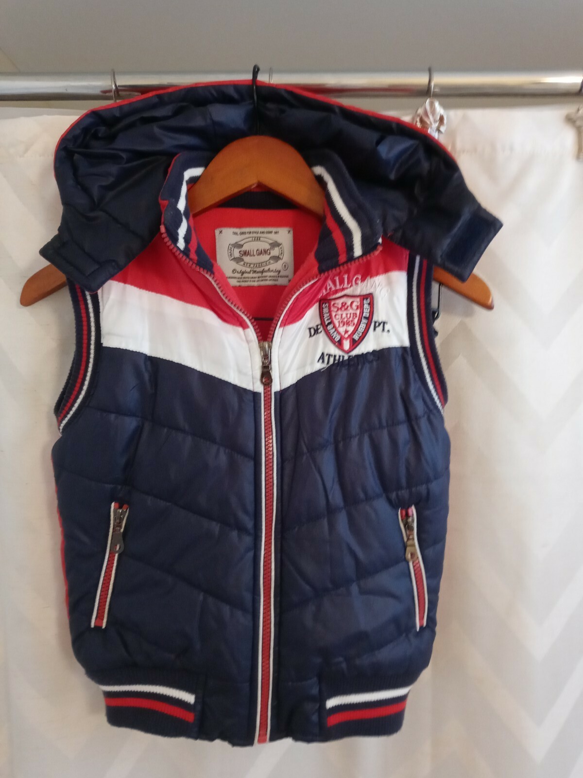 Boys puffer vest size 8, hooded