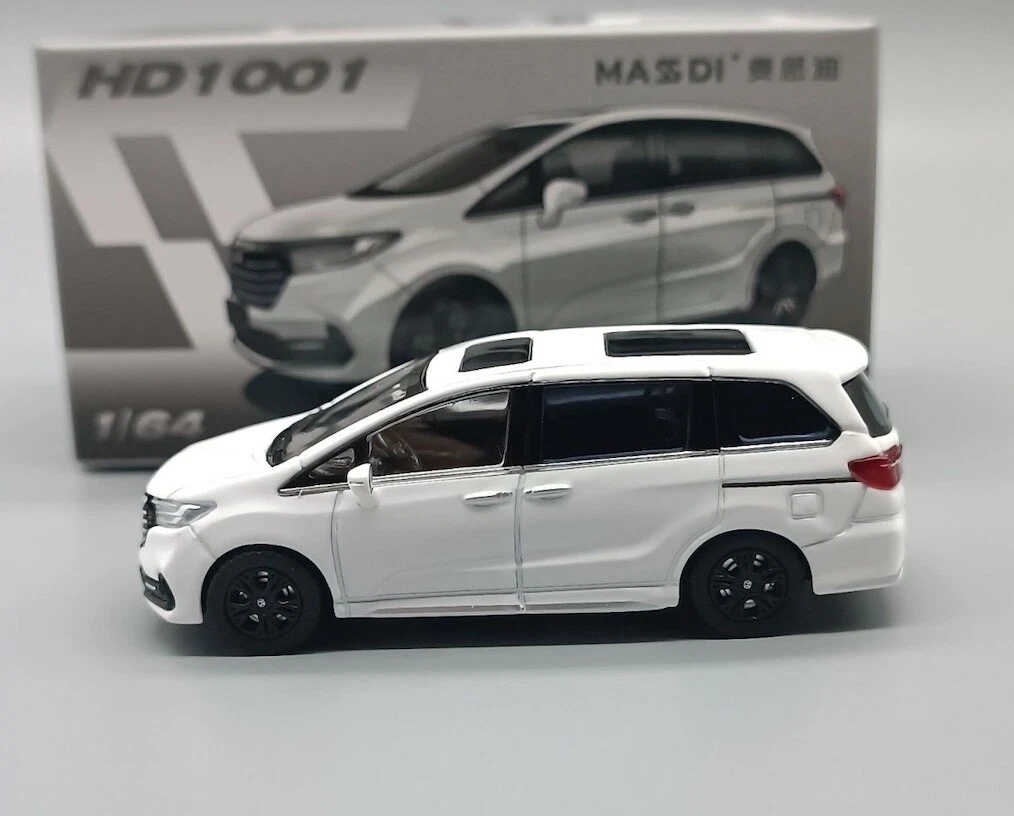 Masdi 1:64 White Odyssey RC3 Mini Van MPV Sports Model