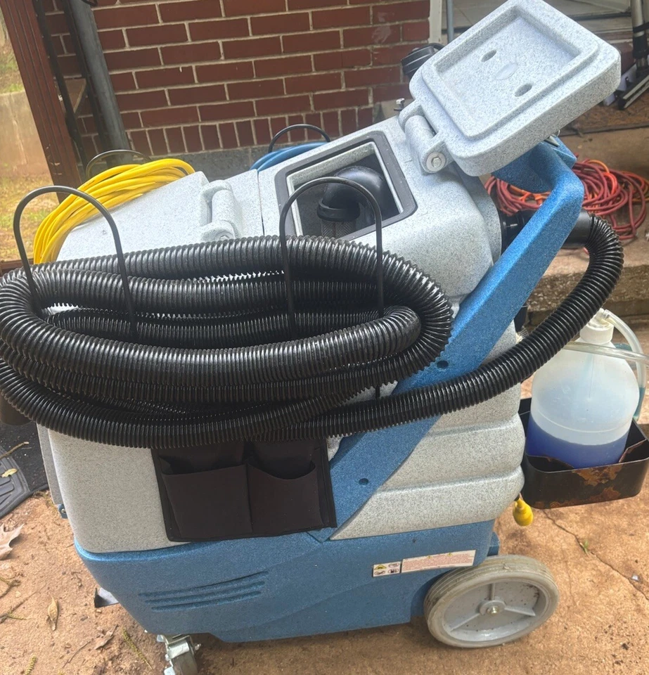 edic Touch 17 Gallon Bathroom Cleaner With Carpet Extractor Attachment. - Image 2 of 4