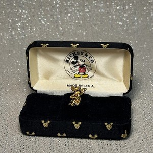 VTG Disney Mickey & Co. Mickey Mouse GOLF Colibri Gold Tone Tie Tack w Box J1
