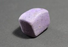 Sugilith Sammlertsein mit hübscher Form und top Farbe !